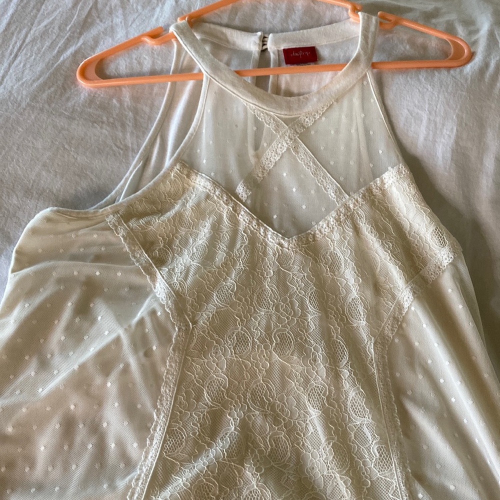 Daytrip top from Buckle. Lace detail on front. Lining under. Size-XL